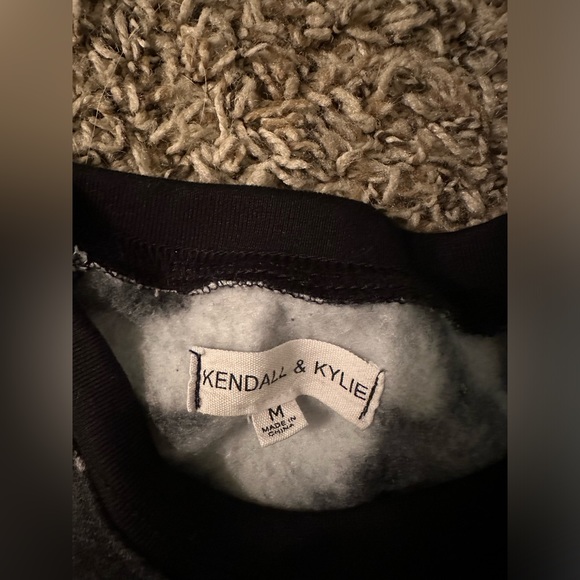 Kendall &kylie crewneck, cropped size medium - Picture 2 of 2